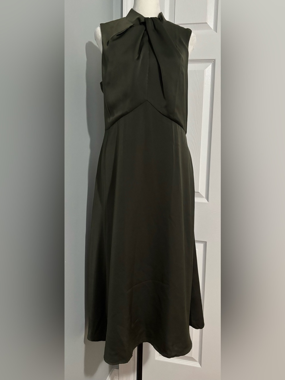 Banana Republic Sleeveless Olive Green A-Line Dress with twisted neck Size 10